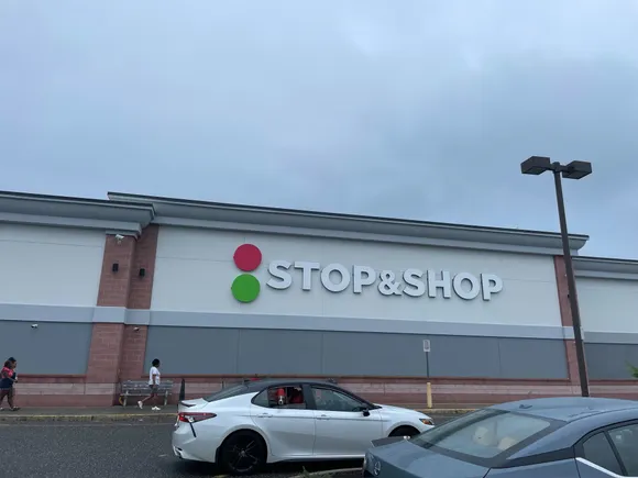 Ahold Delhaize 线上销售强劲,但面临多重挑战