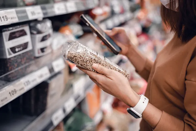 食品零售与制造业:技术与人力投资的新格局